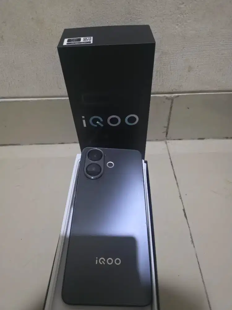 Iqoo z10R 12/256 black