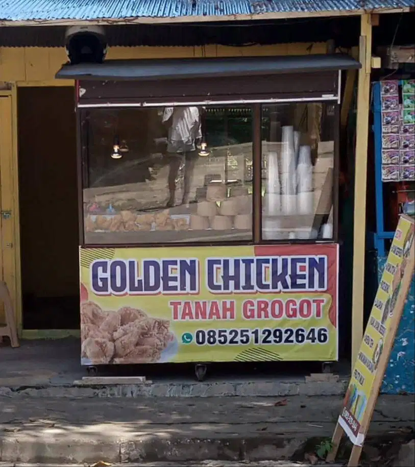 Etalase Usaha Gorengan