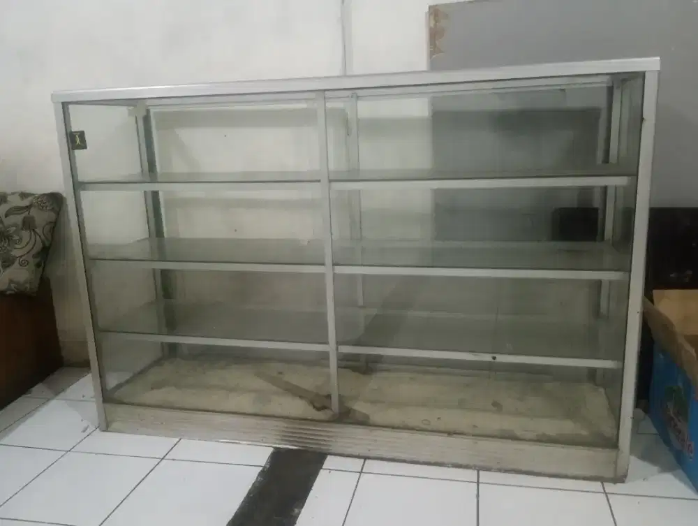 Etalase 2 meter lebih 3 buah 1 buah 1m250cm