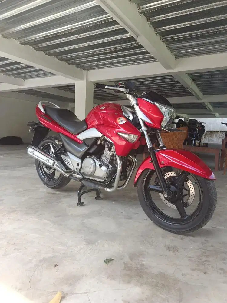 Inazuma suzuki 250 cc tangan pertama km 6000 seluruhnya masih orisinil