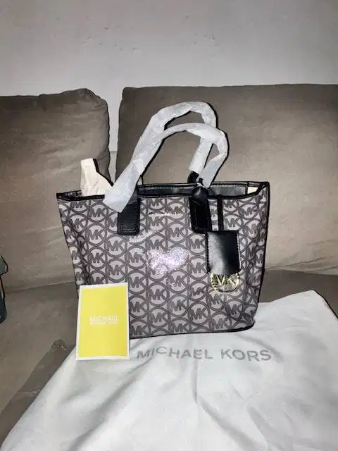 MK Jodie Small Black