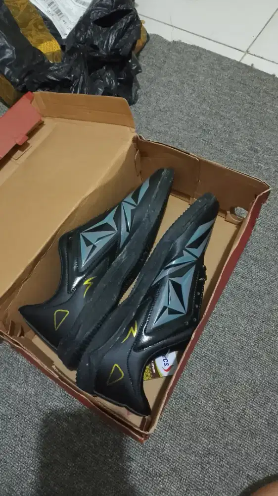 Sepatu Futsal SPECS Accelerator