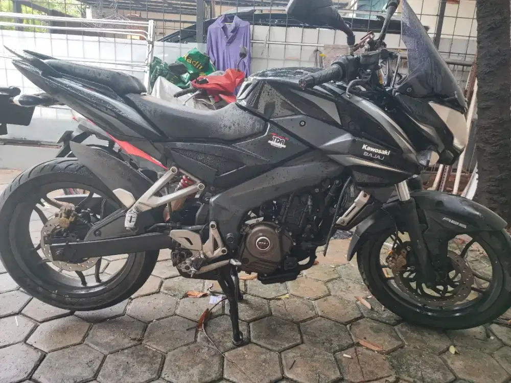 BAJAJ PULSAR 200NS