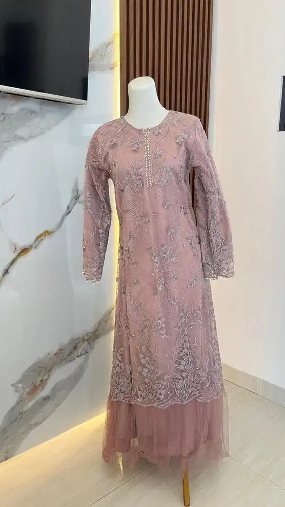 Dress brukat untuk kondangan dan pendamping wisuda
