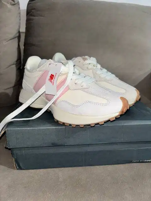 Sepatu NB Pink White