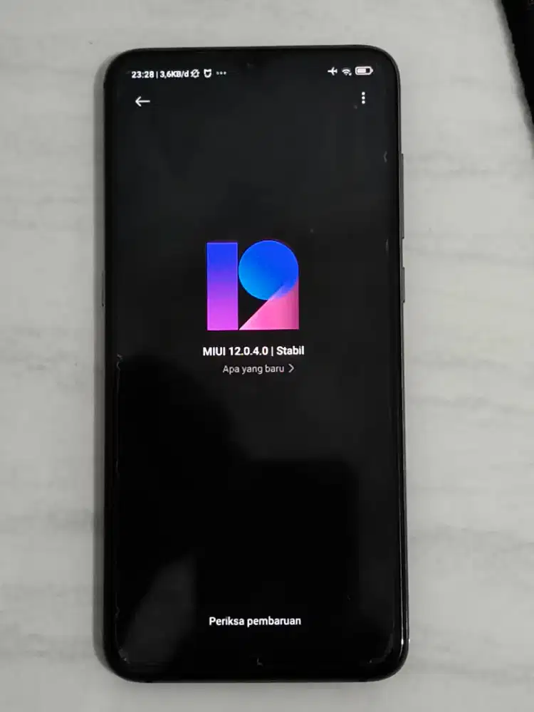 Xiaomi Mi 9 & Iphone XS