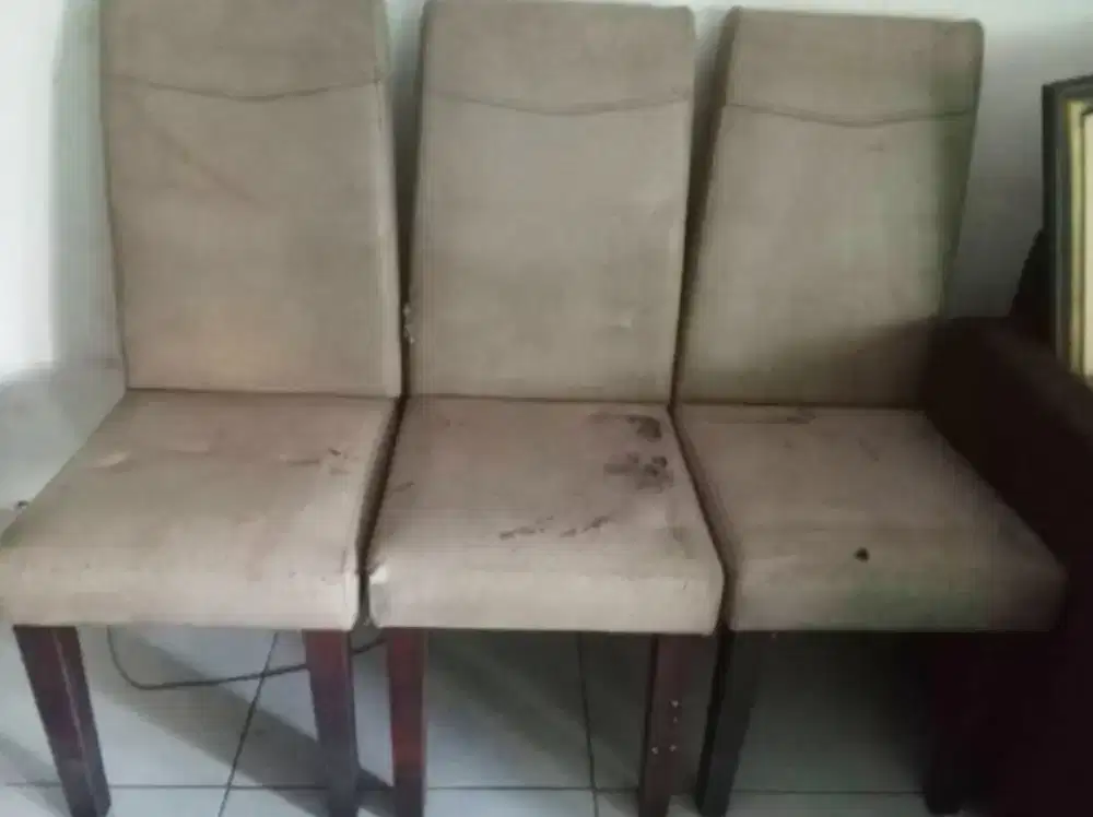 Kursi makan warna sof