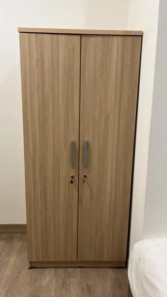 Lemari pakaian Informa