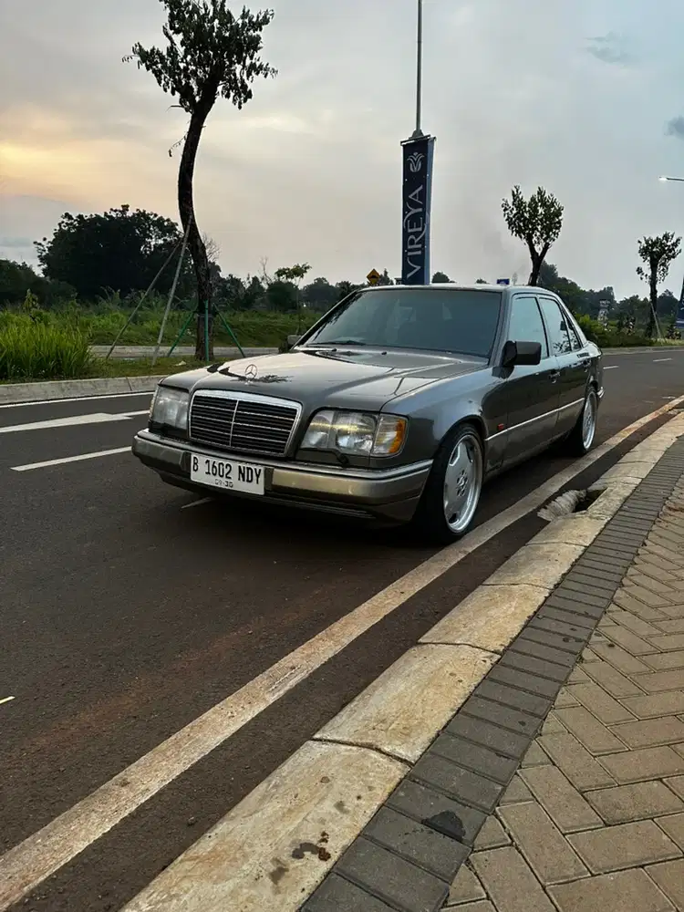 Mercedes-Benz E320 1995 Bensin