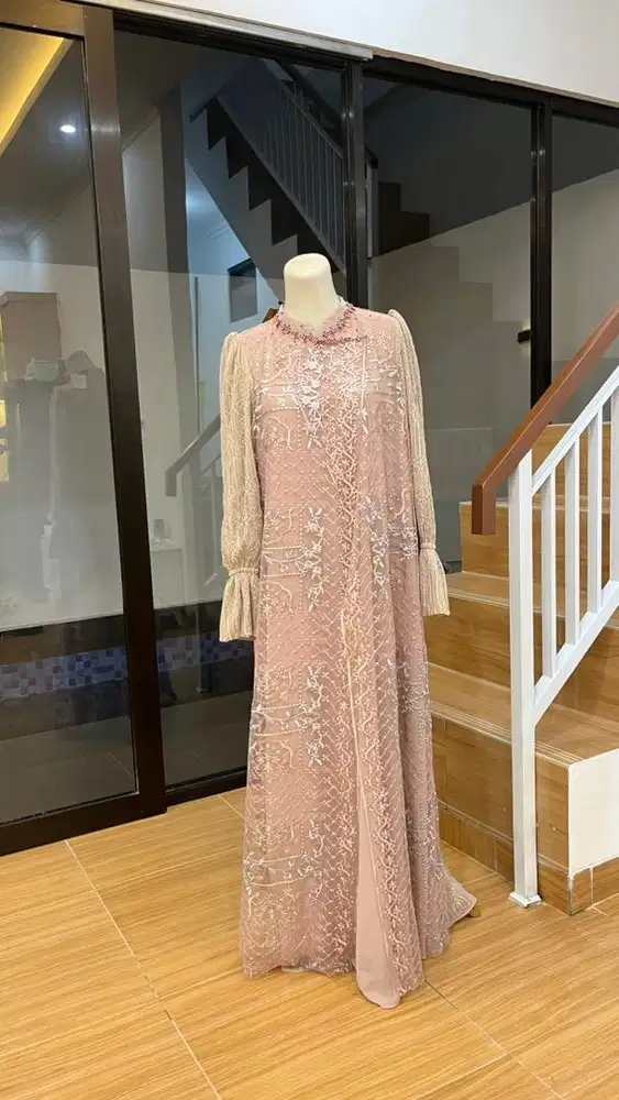 Dress semi brukat