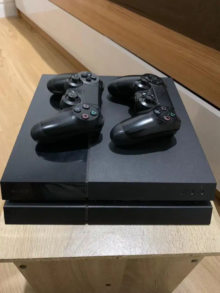 PS 4 Fat Gen Pertama