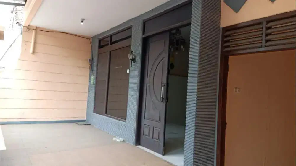 Disewakan/Jual Rumah Second Bisa Pakai di area Pucang, Surabaya