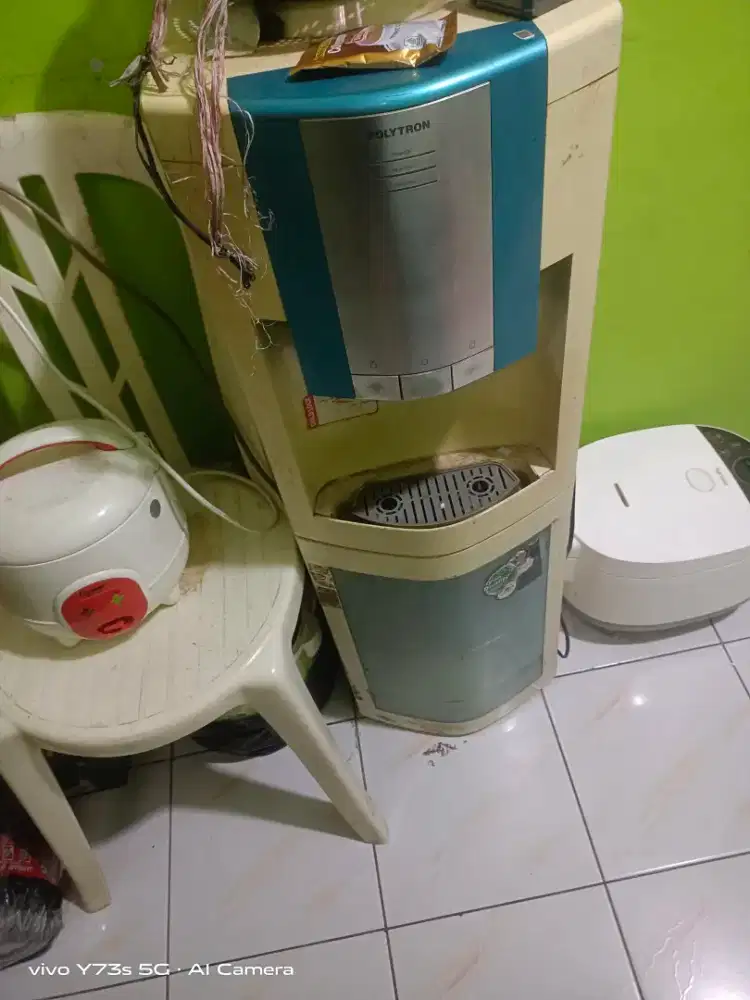 Dispenser Galon Atas Panas dan Dingin