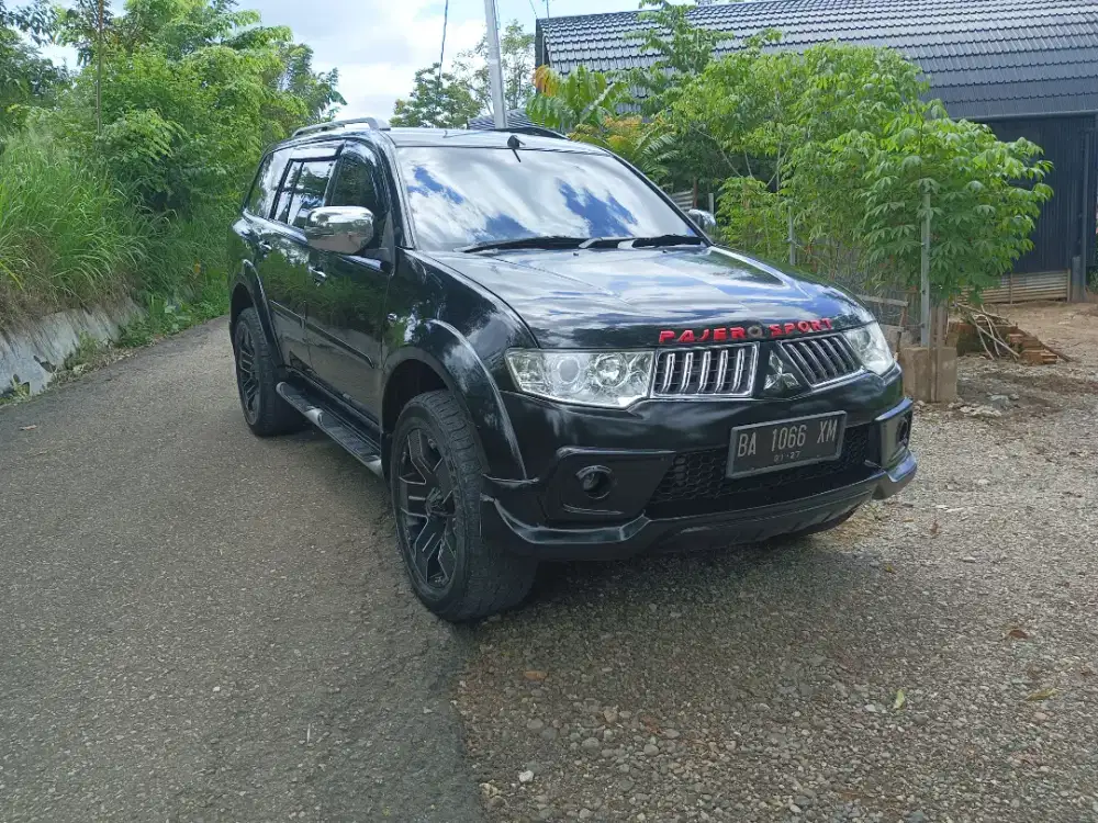 Pajero sport 2013 AT / Rp 245 Jt warna hitam plat BA Bukittinggi