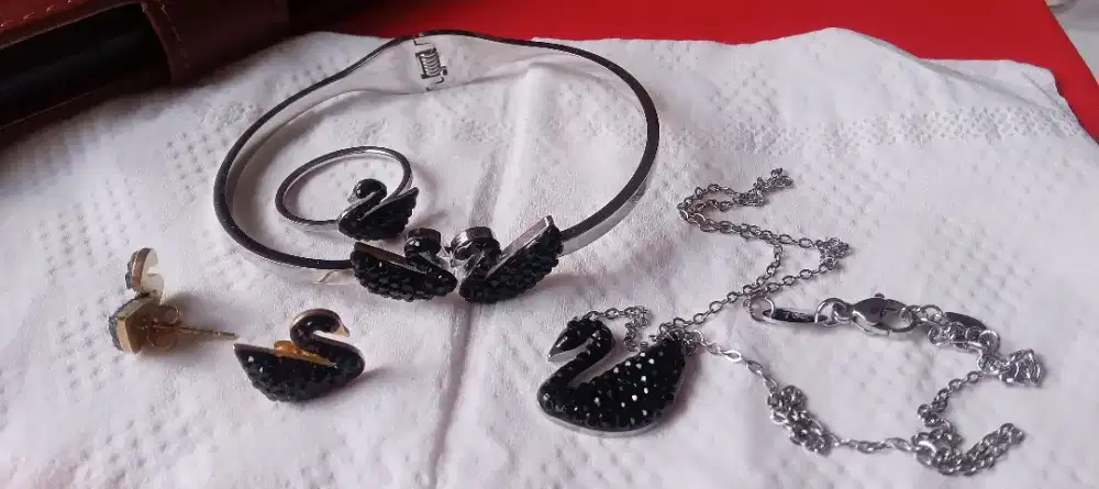 1 Set perhiasan Titanium ori embos