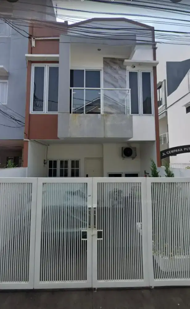 Rumah modern 2 lantai di cempaka Putih tengah komplek kagura jakpus