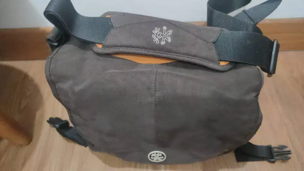 Tas Crumpler six million