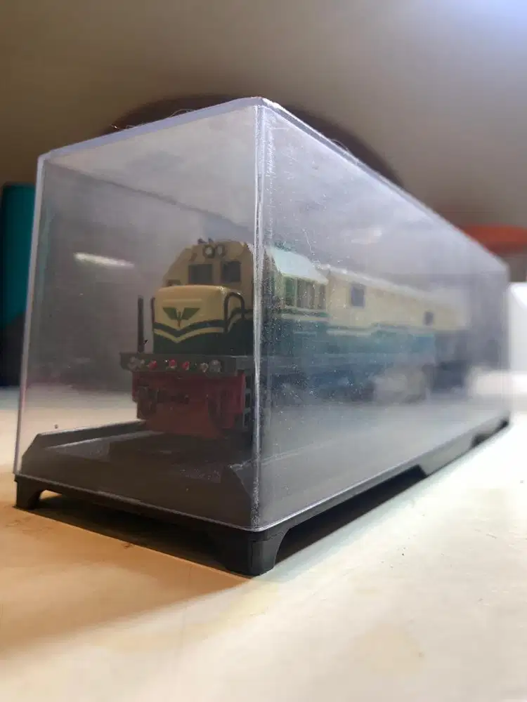 Miniatur Kereta Lokomotif CC 201