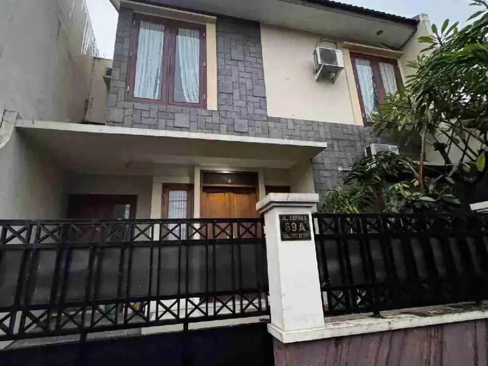 RUMAH 2 LANTAI SEMANGI PASAR KLIWON SOLO