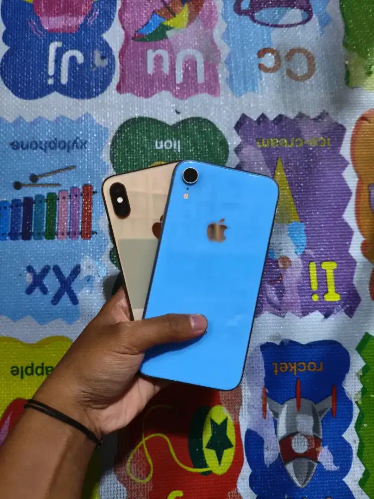 iPhone Xs 256GB & iPhone Xr 128GB