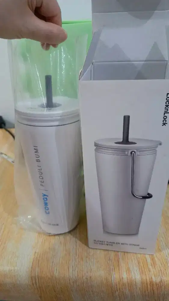 LOCKnLOCK Bucket Tumbler with Straw 540ml 
Ex hadiah