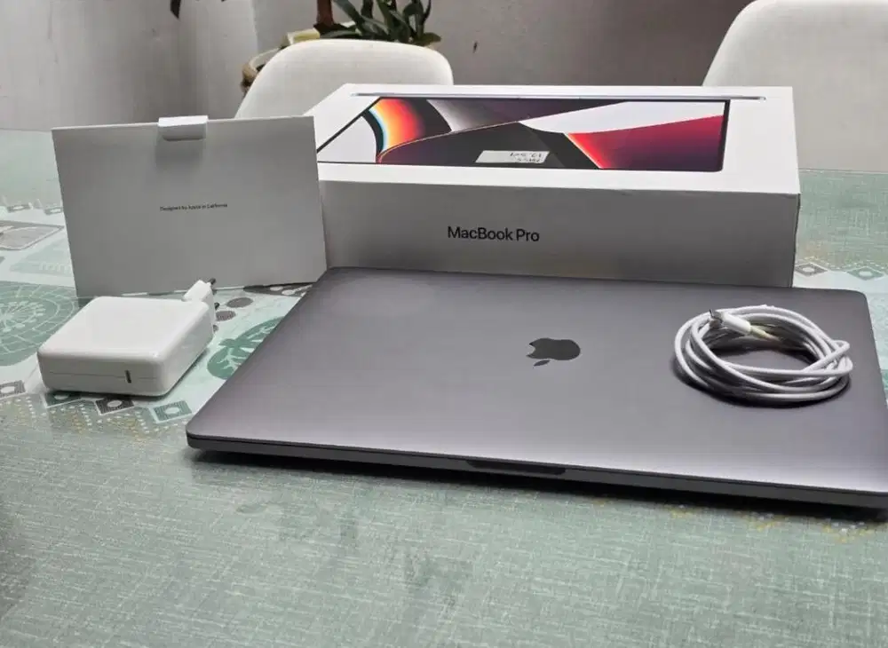 Jual MacBook Pro 16” Touchbar 2019 i9 64GB/1TB (CTO) Ex Ibox