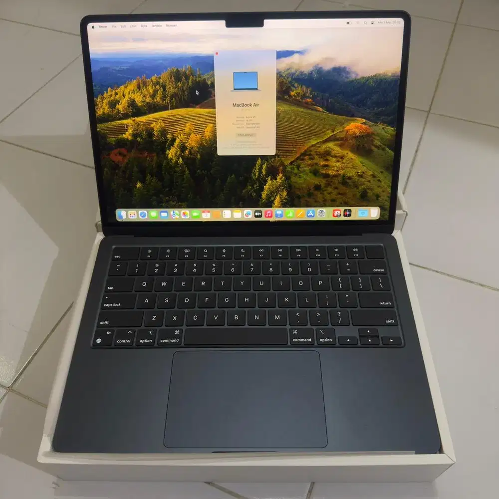 Macbook Air M2 2022 16/256GB ex iBox Garansi On Sd 12 April 2027