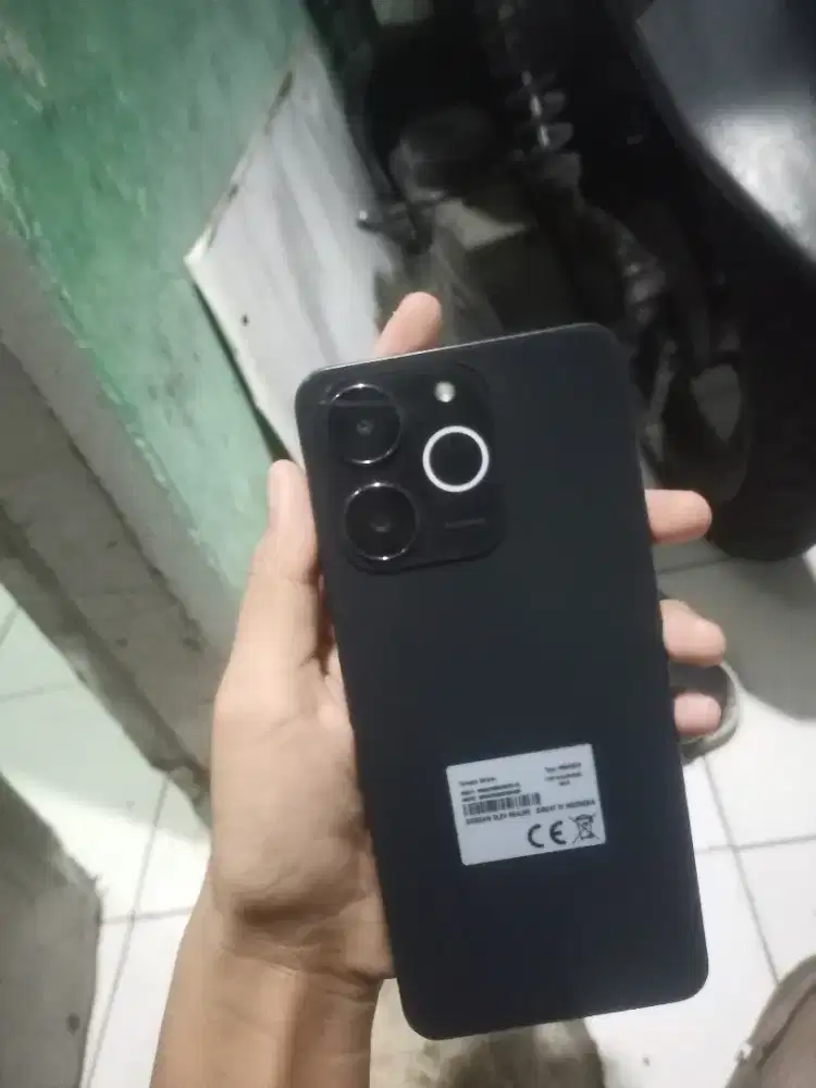 realme note 70 hitam