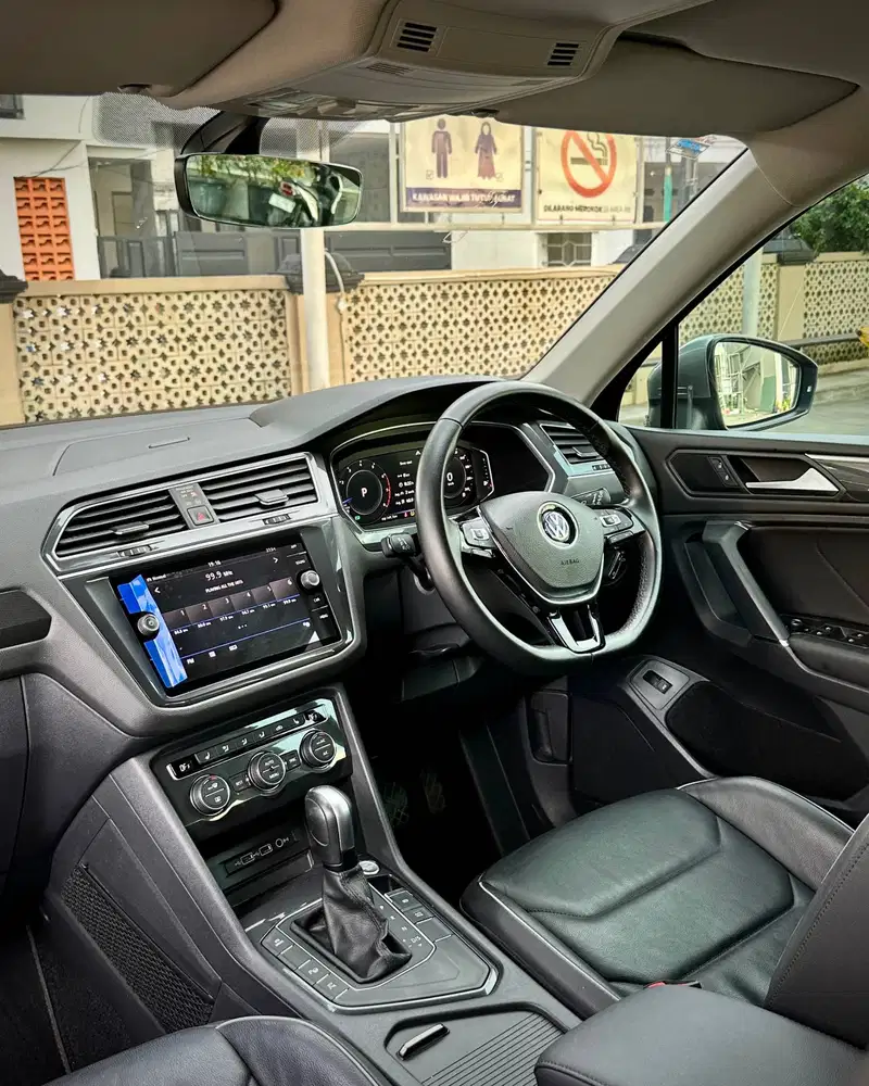 Volkswagen Tiguan All Space TSI Hitam 2022 Tdp Murmer Ori Menarik Bu