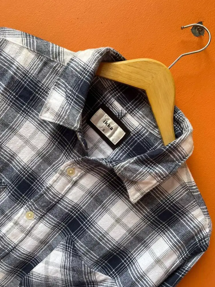 Kemeja Ikka White and Navy Square