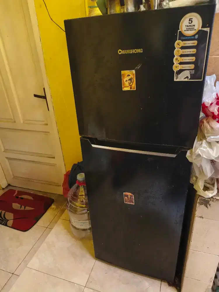 Kulkas changhong 2 pintu kondisi normal pemakaian pribadi