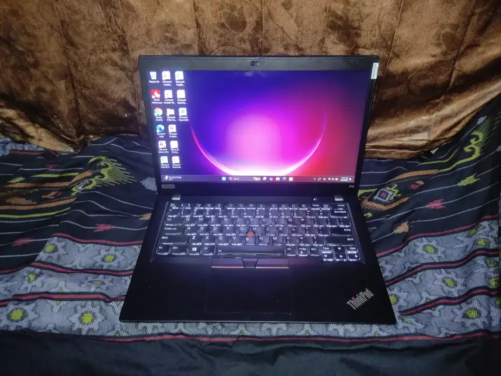B575 Laptop Lenovo Thinkpad X13 core i7 gen10 Ram 16gb SSD 256gb Touch