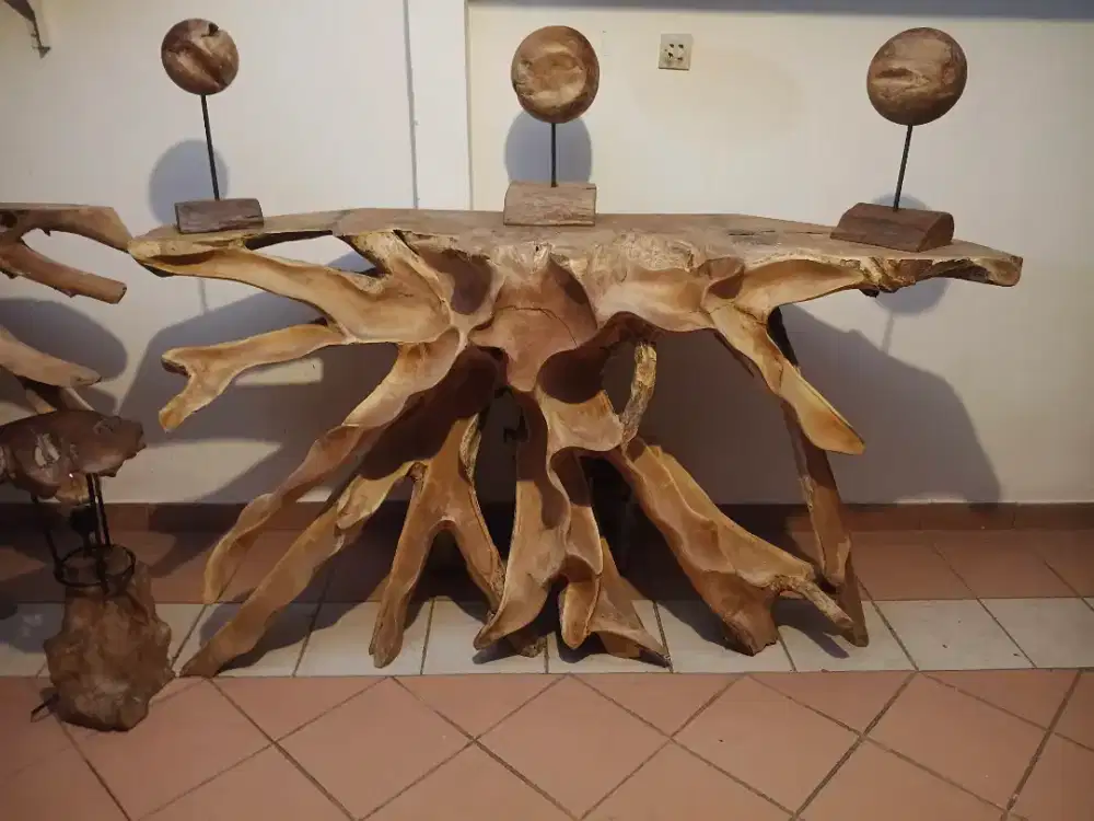 Stand Art . Object Akar kayu jati . Stand deco . Dekorasi meja .