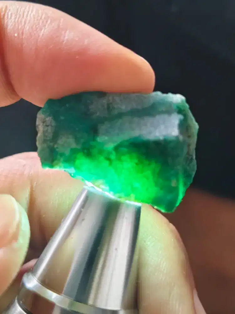 Natural Bahan Bacan Doko Visual Hijau Kristal Serat Halus Plong
Dim 24