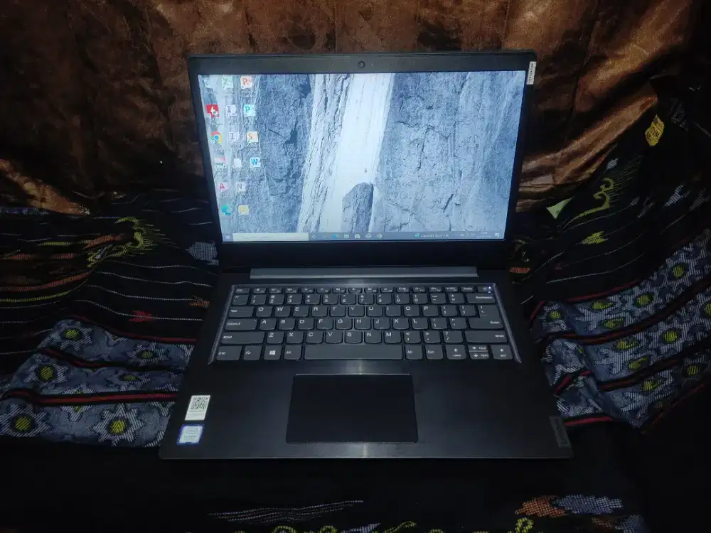 B602 Laptop Lenovo V14-IWL core i5 gen8 Ram 8gb SSD 256gb Layar FullHD