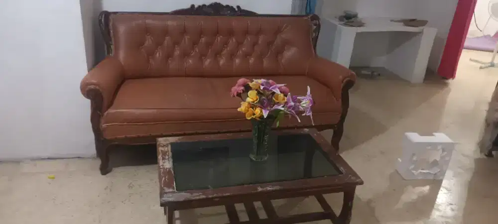 Di jual sofa sama meja rias
