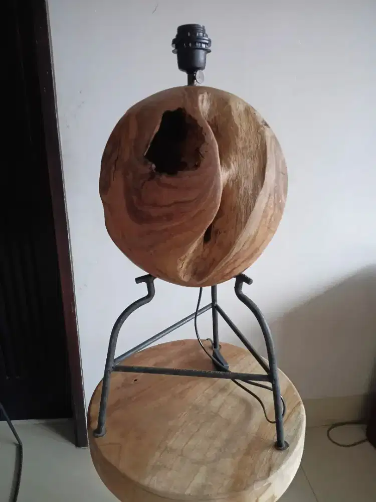 Lampu Meja Kayu Jati Eroded – Teak Root Lamp Organic Sculpture
