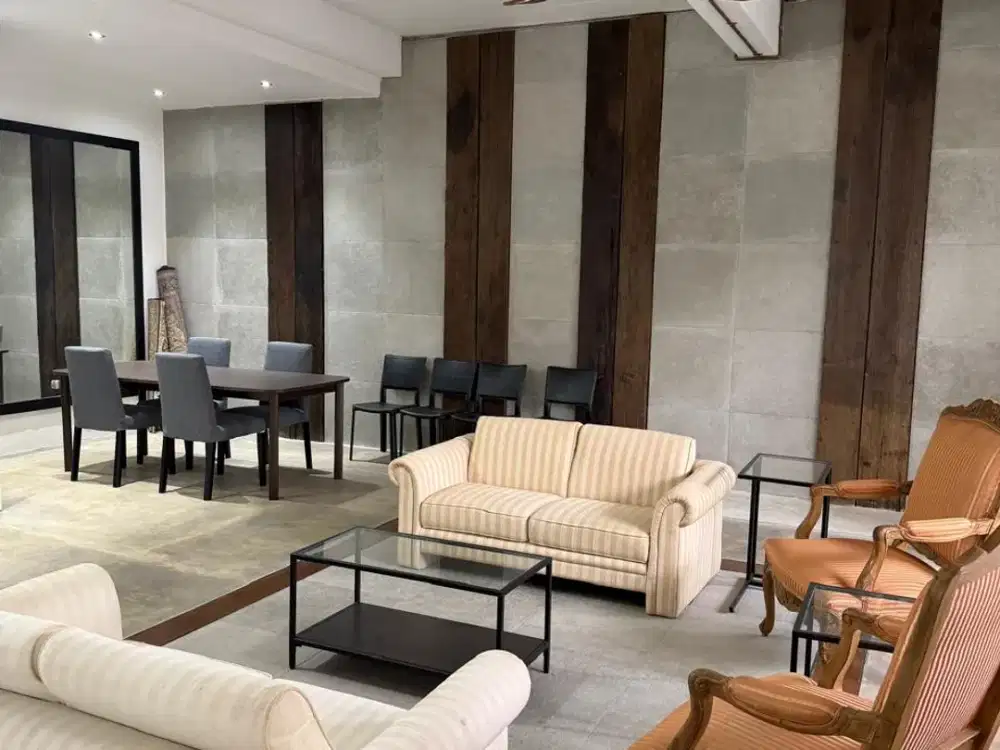 Disewakan Rumah 2 Lantai Di Pondok Indah Lokasi Strategis