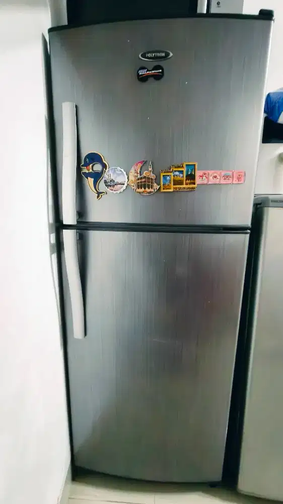 Kulkas 2 pintu Polytron