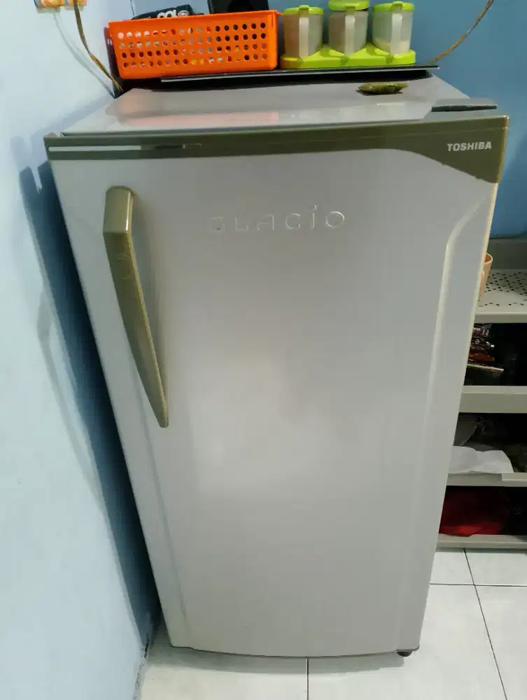 dijual kulkas pintu 1 Toshiba original nominus..