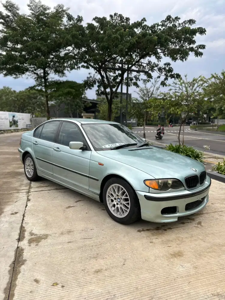 BMW 318i 2003 Bensin