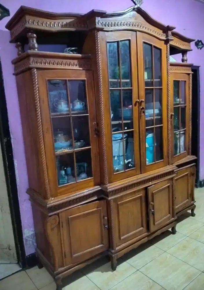 Lemari pajang  kayu