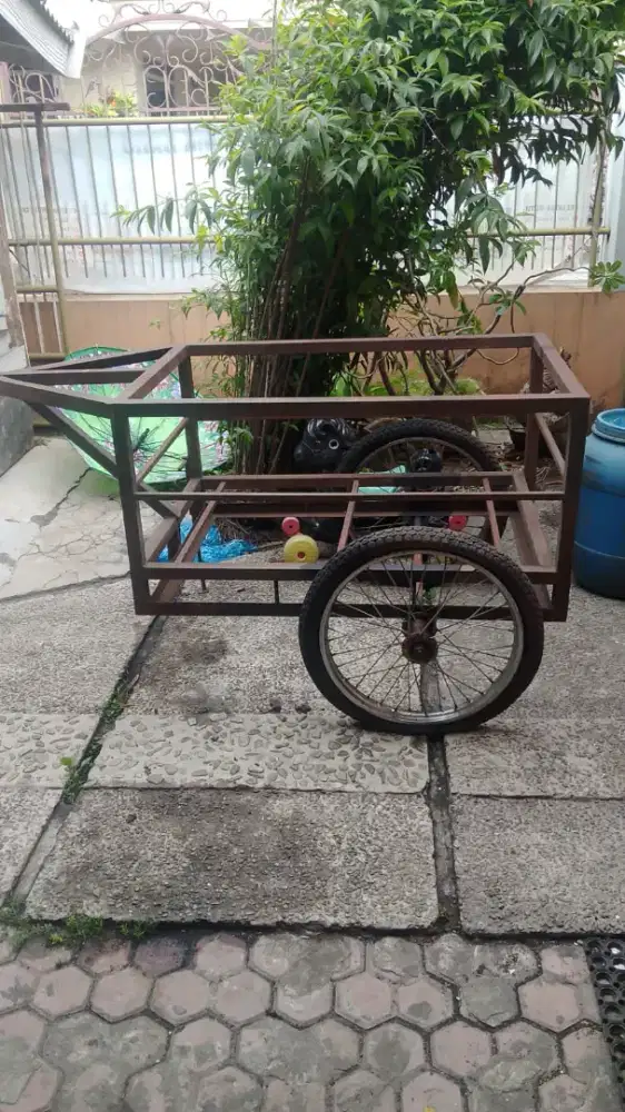 Gerobak bekas rangka besi