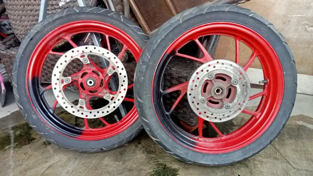 Velk dan ban ORI bekas motor cb 150R StreetFire LED2017