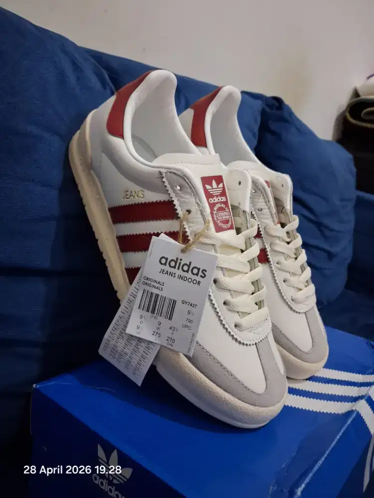 Sale..Adidas Jeans White Burgundy
Size 43 insole 27,5 cm