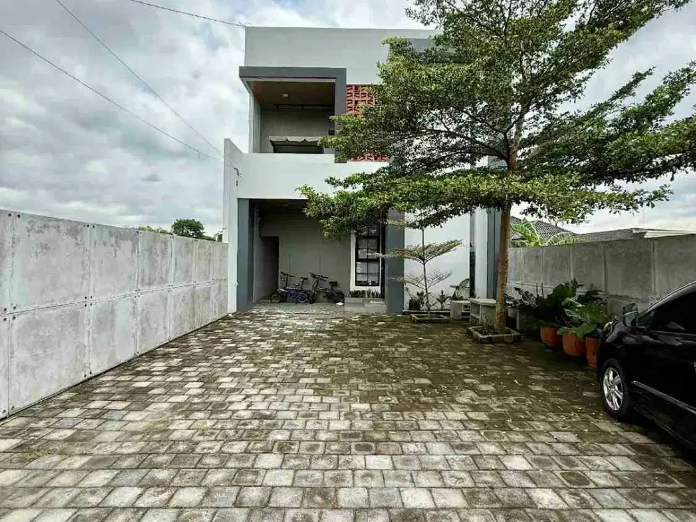 RUMAH CANTIK TANAH LUAS DENGAN KOLAM RENANG PRIBADI VIEW PERSAWAHAN DI SIDOMOYO GODEAN