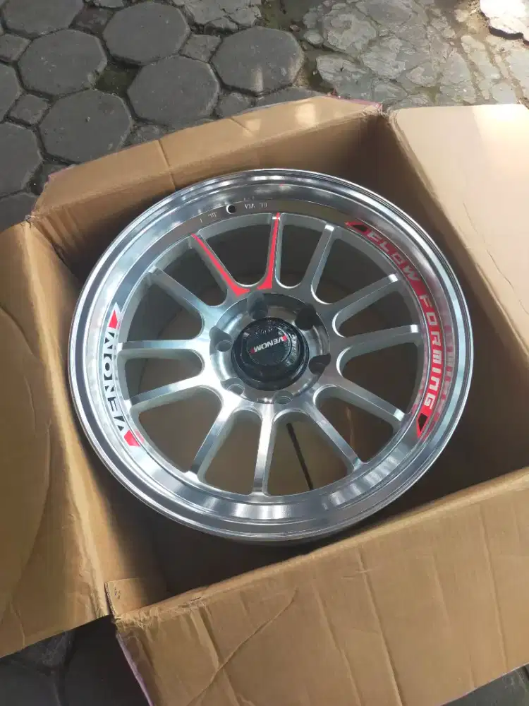 Velg Venom 5 full polish lubang 6 buat Fortuner Pajero