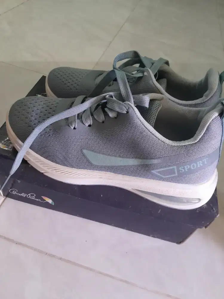 Sepatu wanita merk SPORT