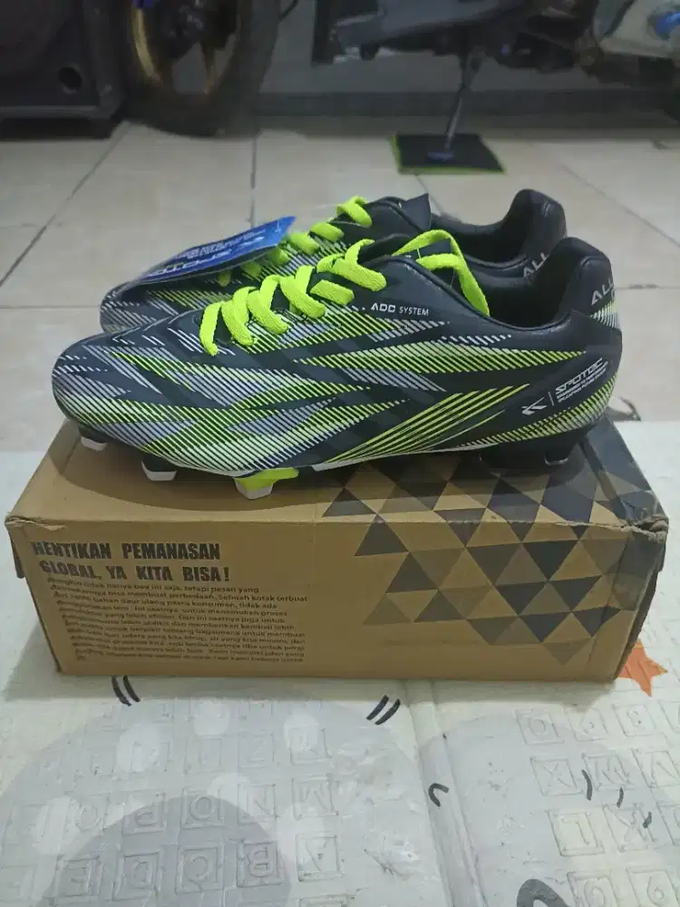 Sepatu Bola Original spotec sz 41(26,5)New
