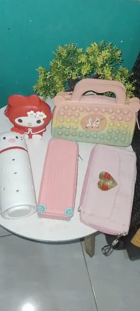 Tempat pensil dan dompet
